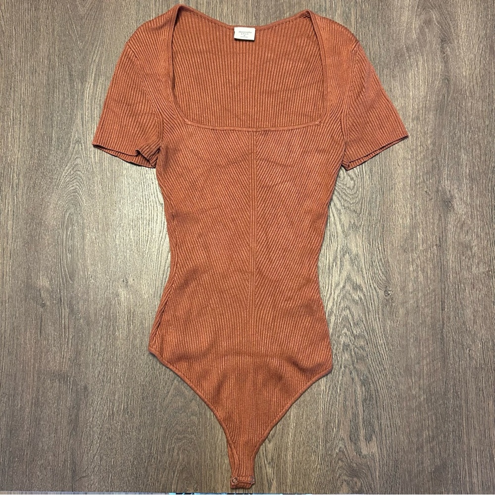 Abercrombie Ribbed Short Sleeve Bodysuit, size M